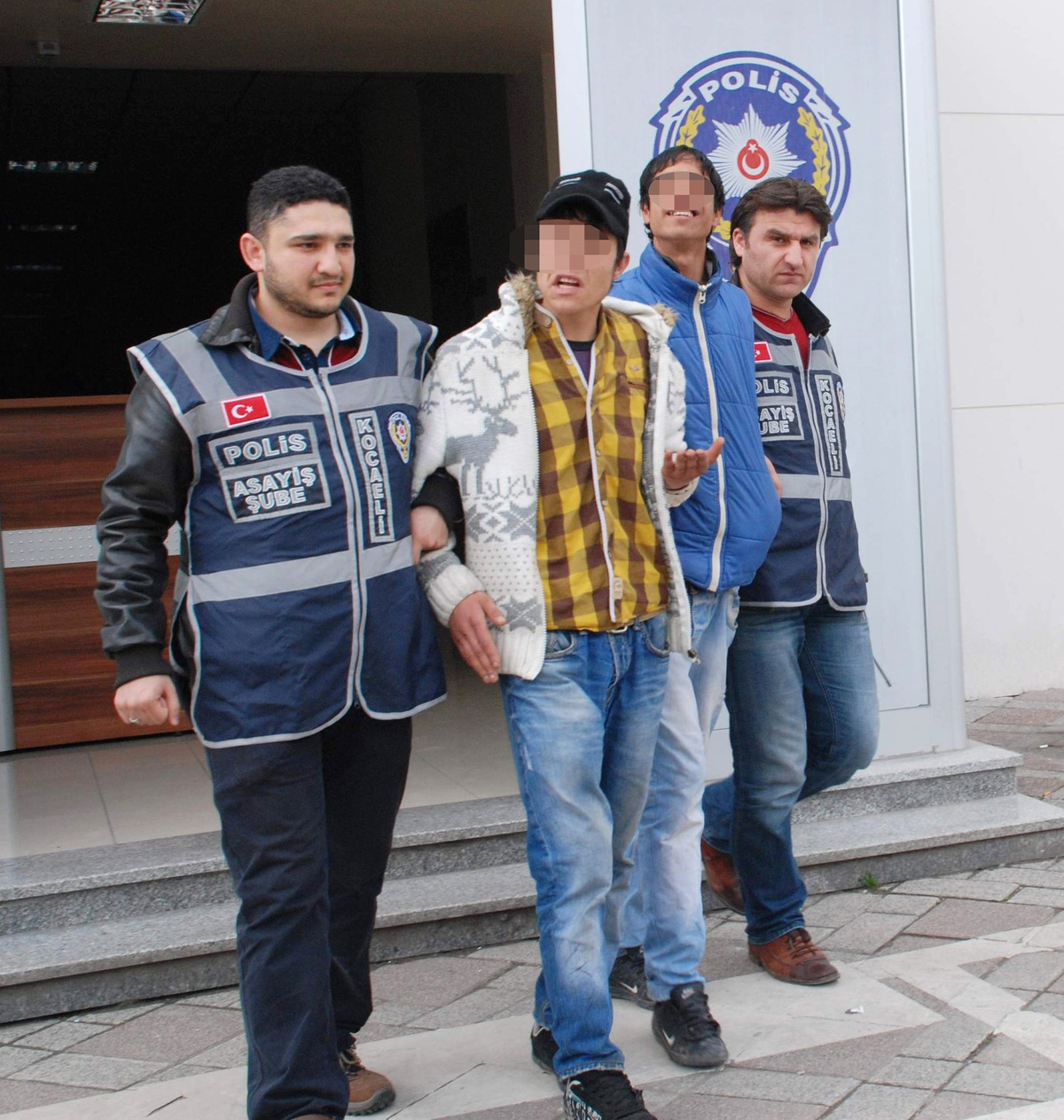 Kaza Yapan Otomobil Hırsızları Yakalandı