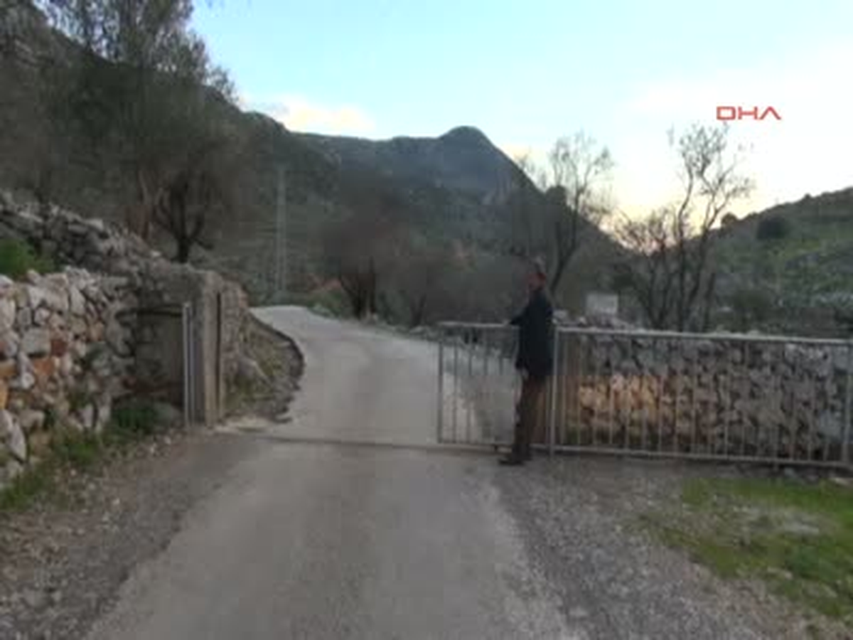 Ana Yola Sürgülü Kapı