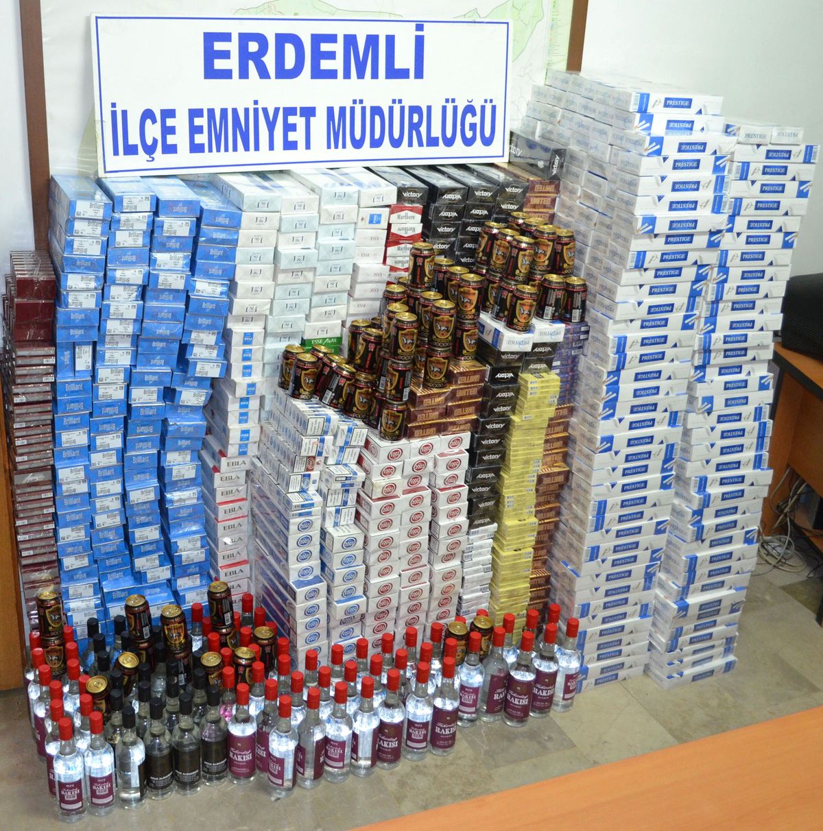 Mersin\'de Kaçak İçki ve Sigara Operasyonu