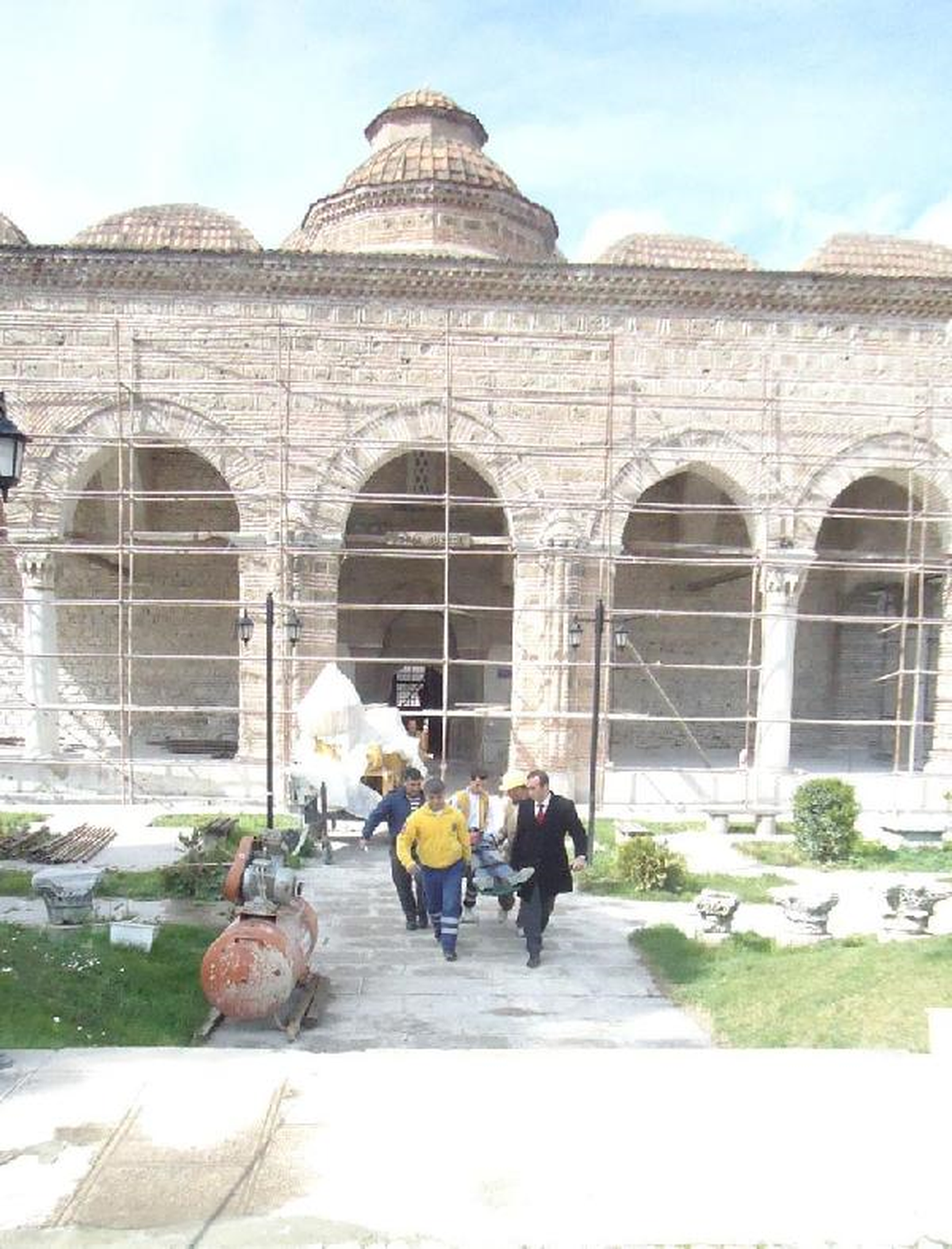 Müze Restorasyonunda Başına Kalas Düşen İşçi Yaralandı