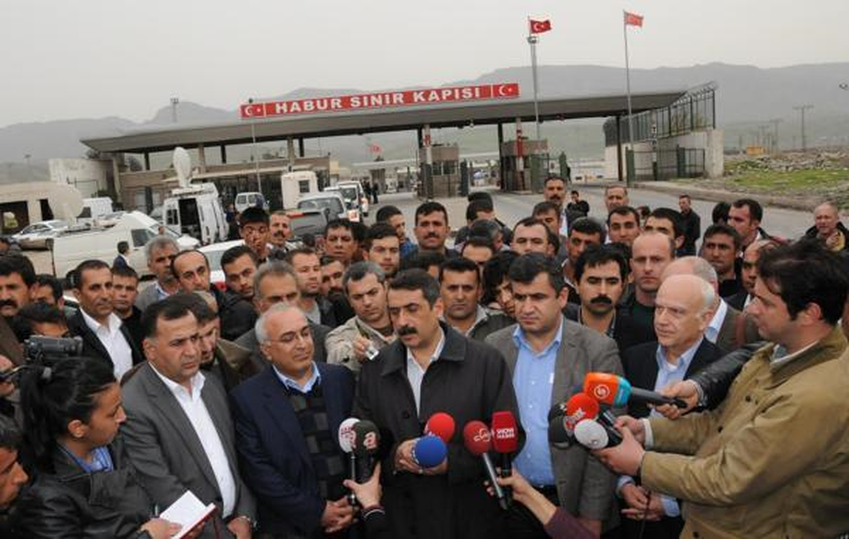 Pkk, Rehin Tuttuğu 8 Kamu Görevlisini Teslim Etti