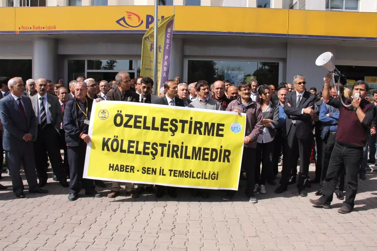 PTT Çalışanları Yasa Tasarısını Protesto Etti