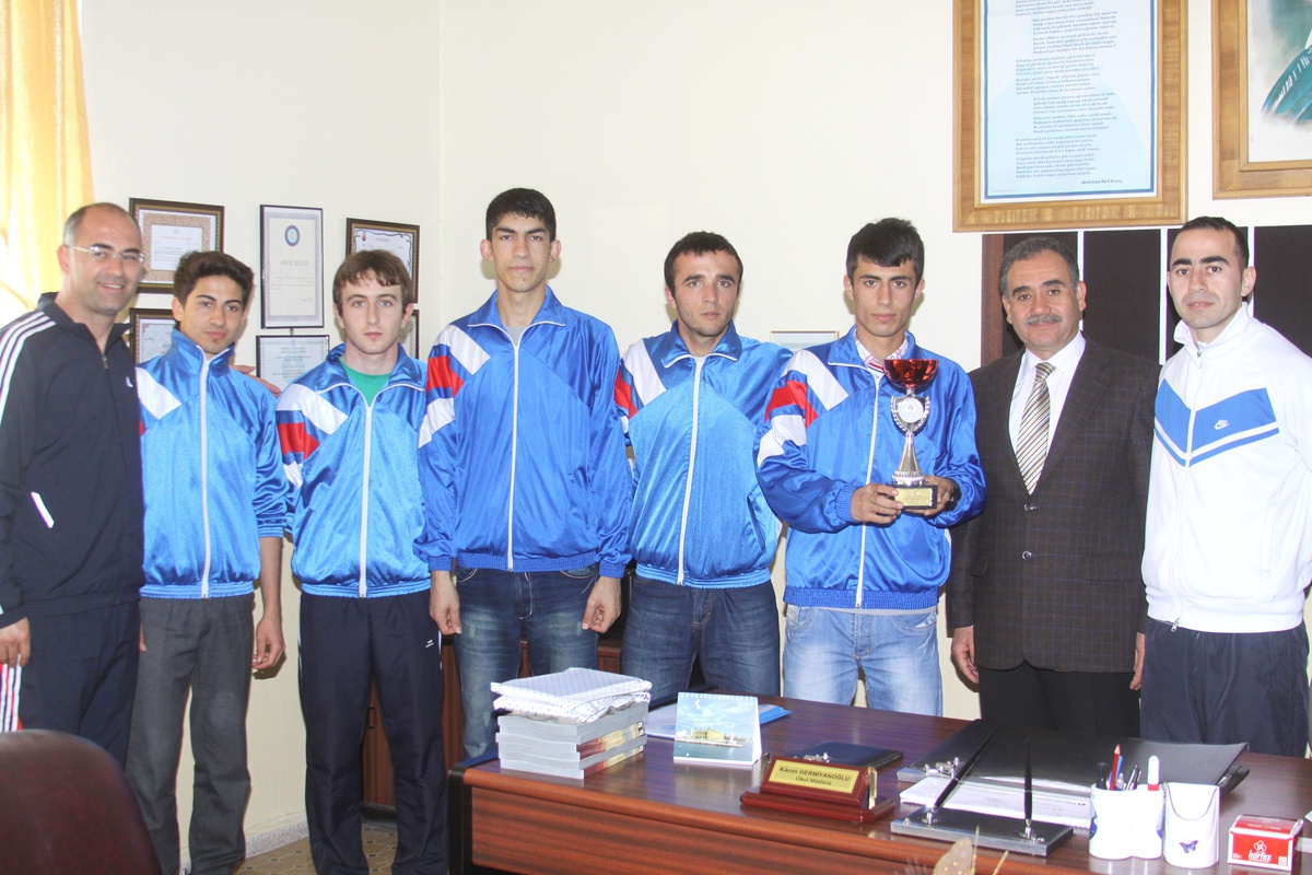 Saruhanlı Ticaret Meslek Lisesi\'nden Çifte Zafer