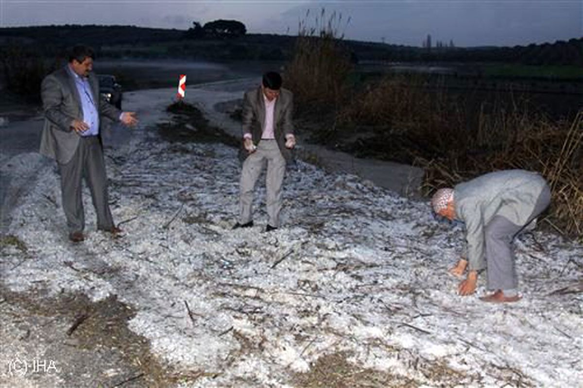Şiddetli Dolu Yağışı Saruhanlı\'da Zarara Neden Oldu