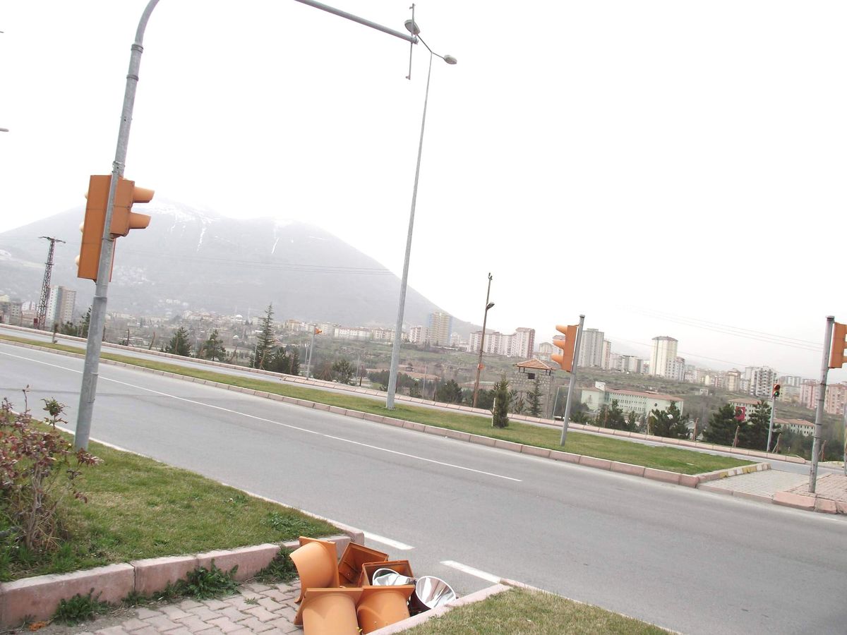Şiddetli Rüzgar Hasara Neden Oldu