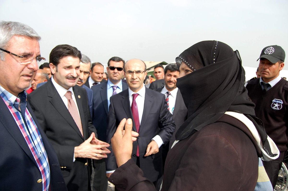 TBMM İnsan Hakları Komisyonu Üyeleri, Adıyaman\'daki Çadır Kenti İnceledi