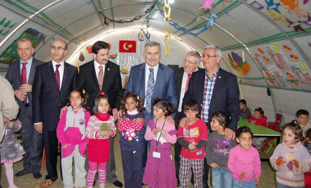TBMM İnsan Hakları Komisyonu Üyeleri, Suriyeliler\'in Bardındığı Çadırkentte