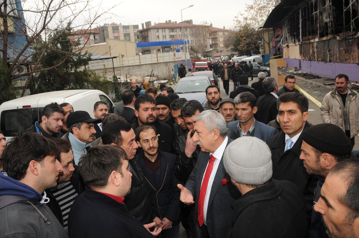 "İş Yerleri Yanan Esnafın Mağduriyeti Önlenmeli"