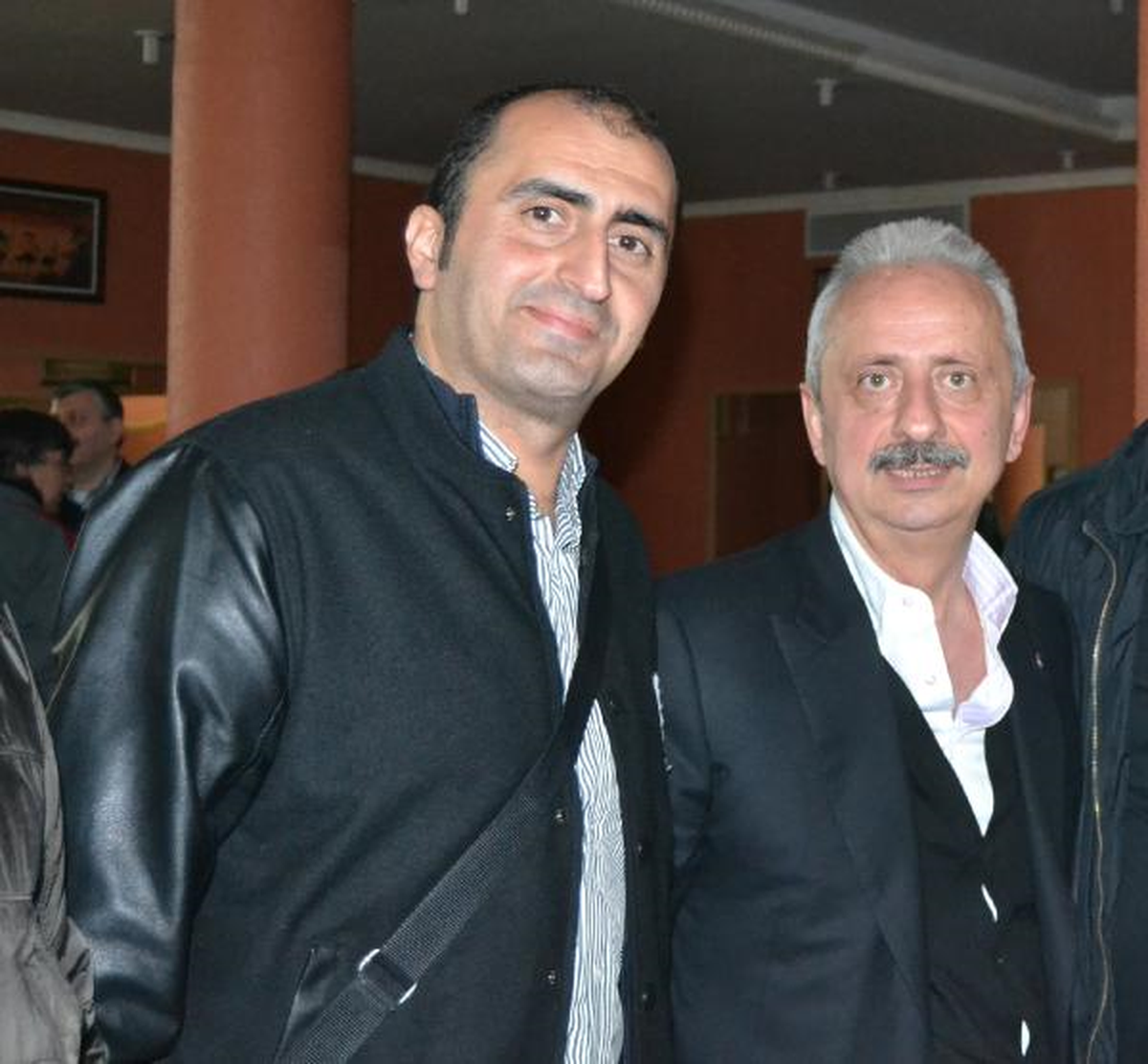 Eski Başkan Hop Oturup Hop Kalktı