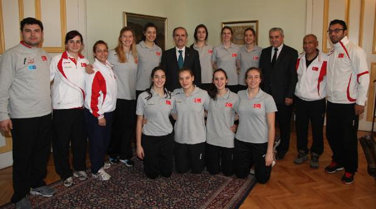Voleybol Yıldız Milliler Bursa Belediye Başkan Altepe\'yle