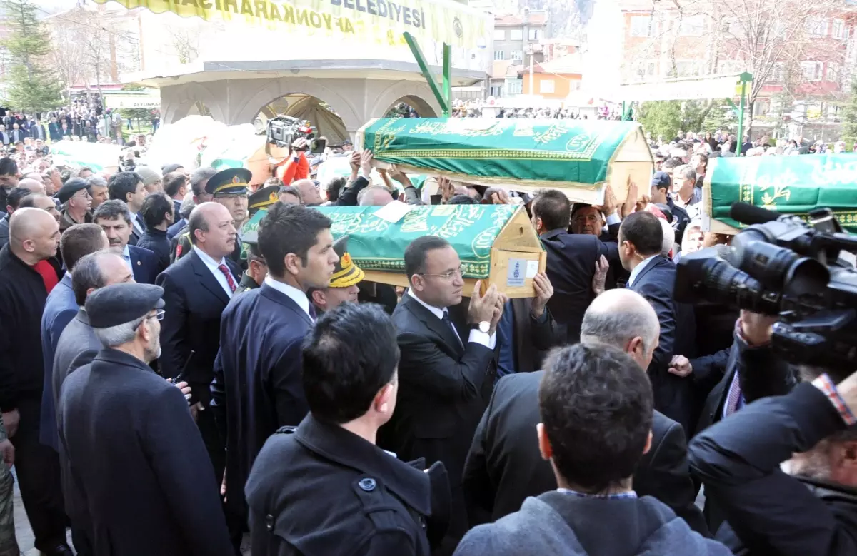 Yangında Ölenler Son Yolculuğa Uğurlandı