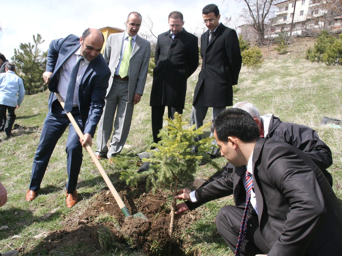 Yozgat\'ta Hakim ve Savcılar Fidan Dikti