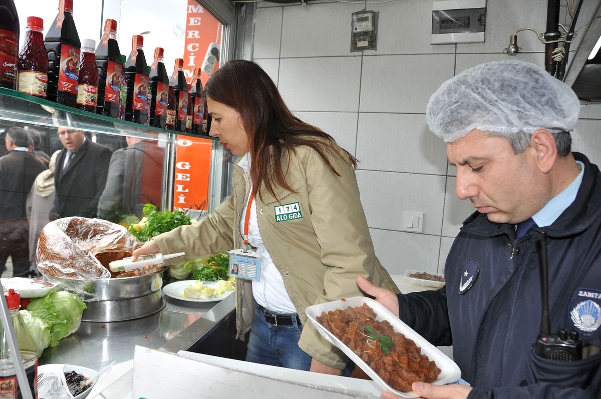 Zabıtalar Çiğköftecileri Denetledi