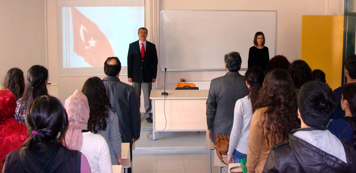 Adü\'lü Gençler Akif\'i Unutmadı
