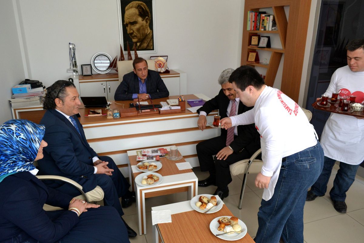 AK Parti'den 'Melek Yüzler'e Ziyaret