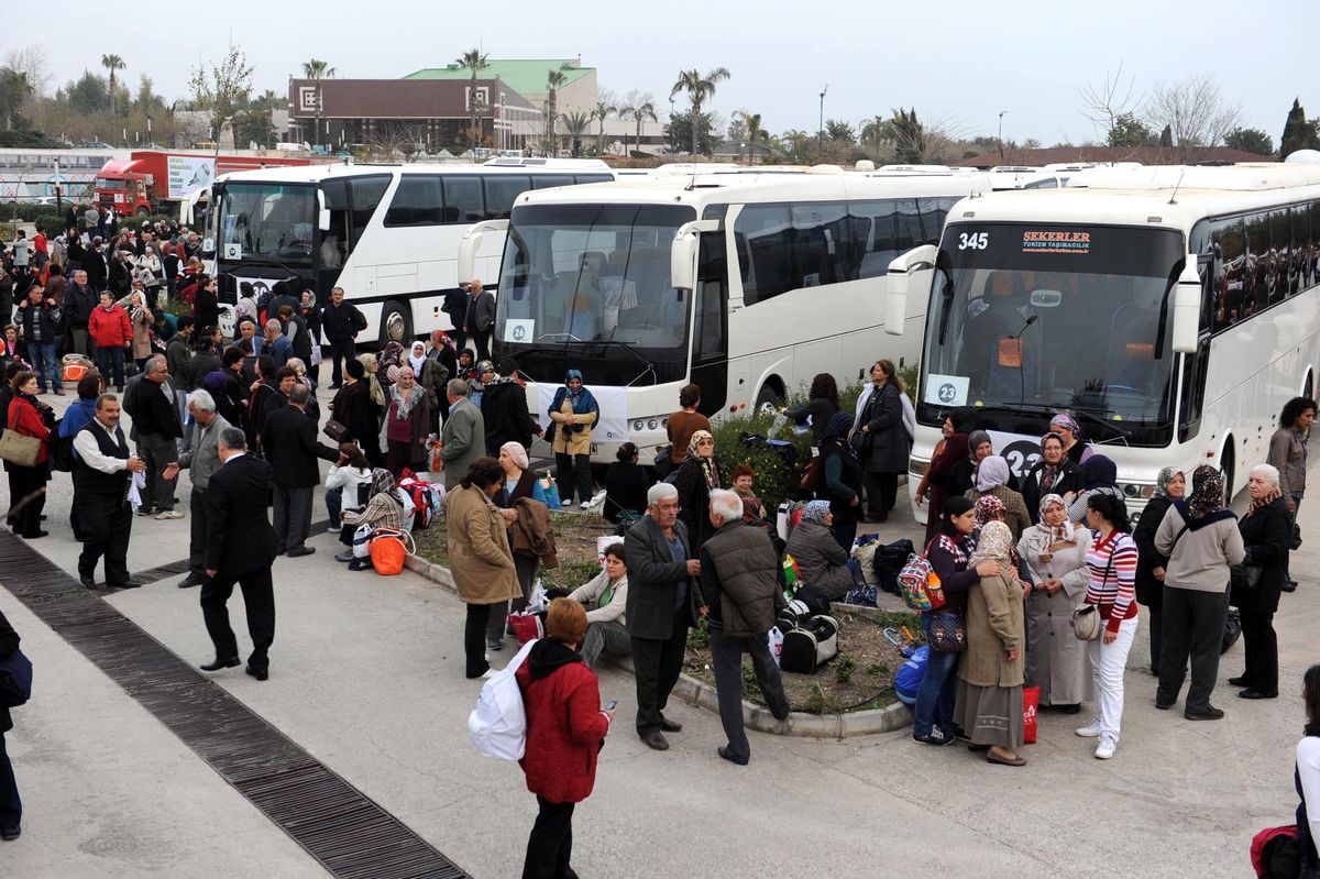 Antalya\'dan 2 Bin Kadın Çanakkale\'ye Hareket Etti