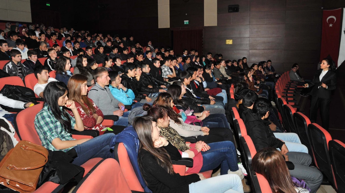 Bayan Erden İki Bin 500 Öğrenciye Sınav "Stresini Yenme ve Motivasyon" Semineri Verdi