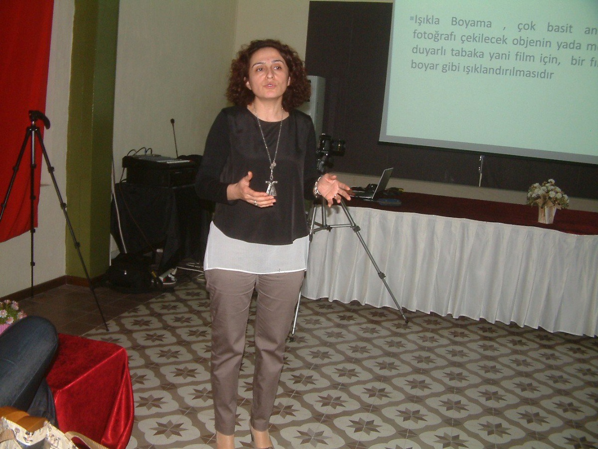 Burhaniye'de Zeytin Fotoğraf Amatörlerine Eğitim