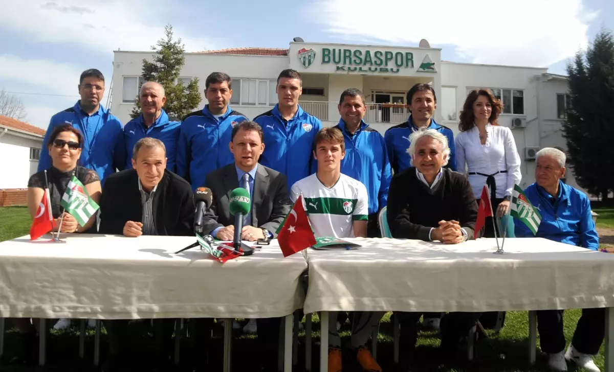 Bursaspor\'da Ertuğrul Ersoy İmzayı Attı