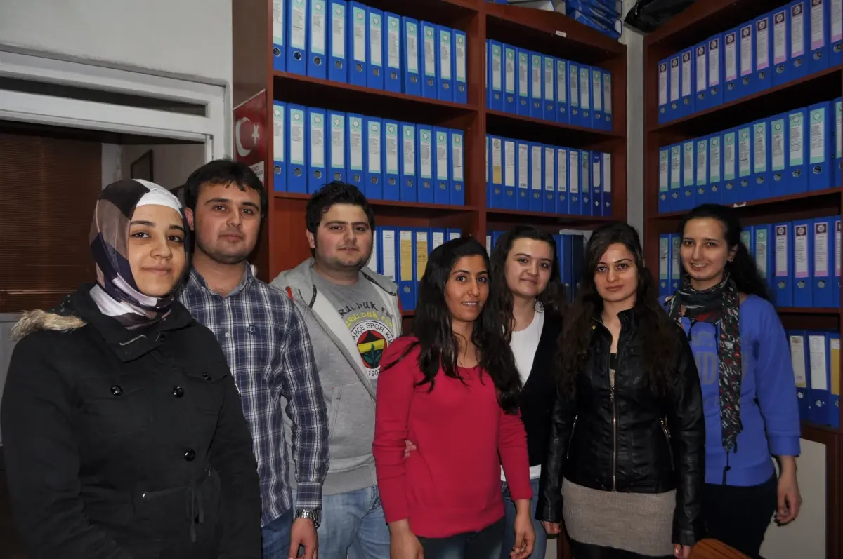 Demirci Eğitim Fakültesi Öğrencilerden Örnek Davranış