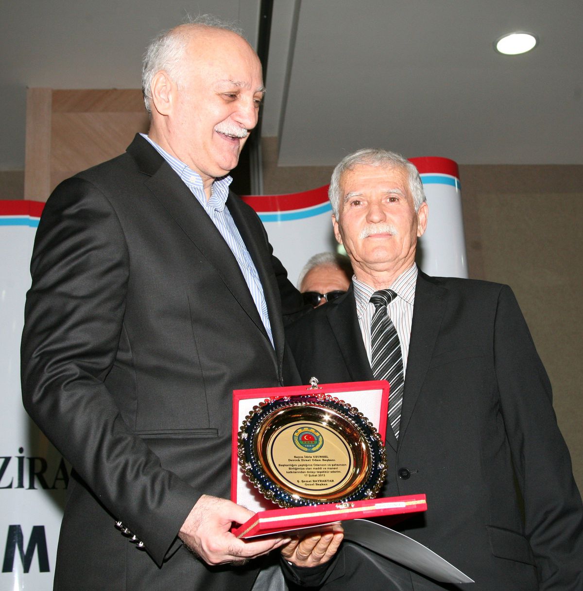 Devrek Ziraat Odası Başkanı Uzunsel\'e Çiftçi Dostu Şeref Belgesi