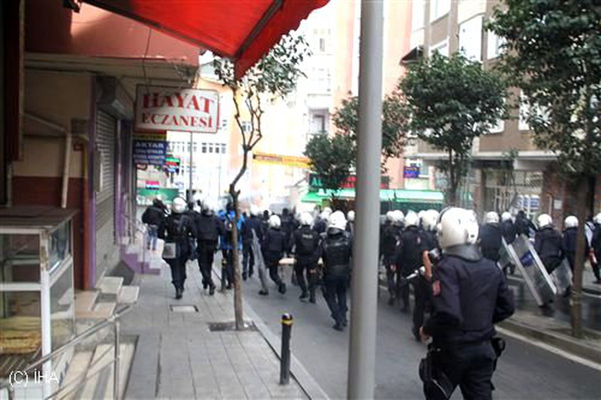 Dhkp-C Operasyonlarını Protesto Eden Maskeli Gruba Müdahale