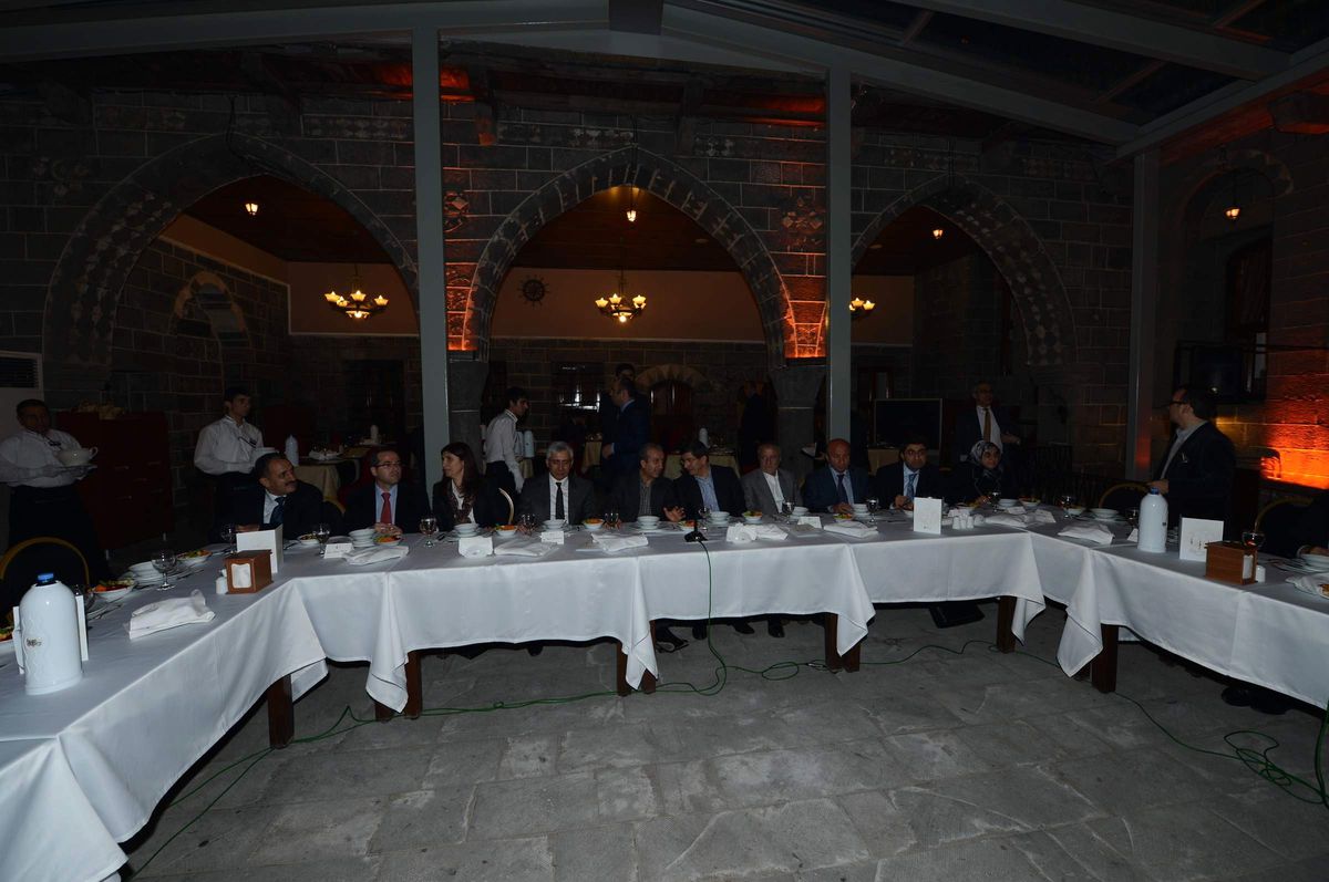 Dışişleri Bakanı Davutoğlu Diyarbakır\'da