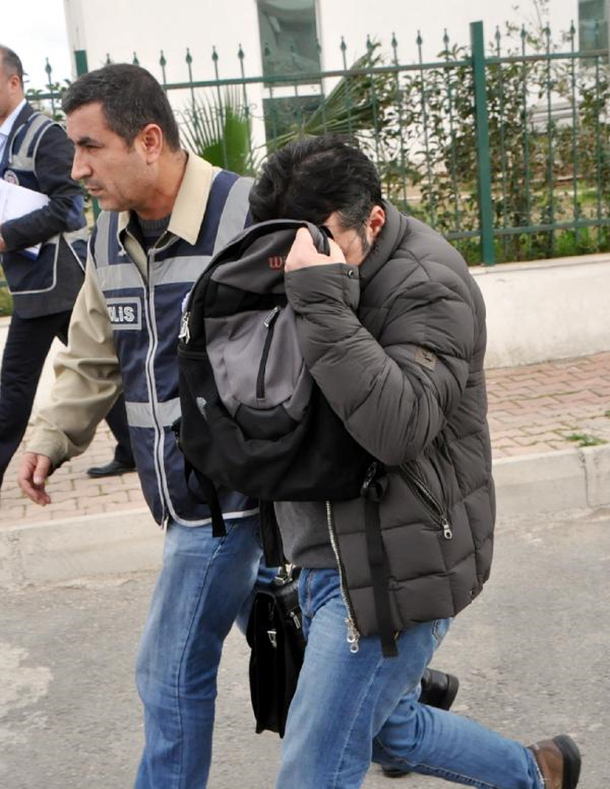 Doçent ile Eşine Dolandırıcılık Suçlaması