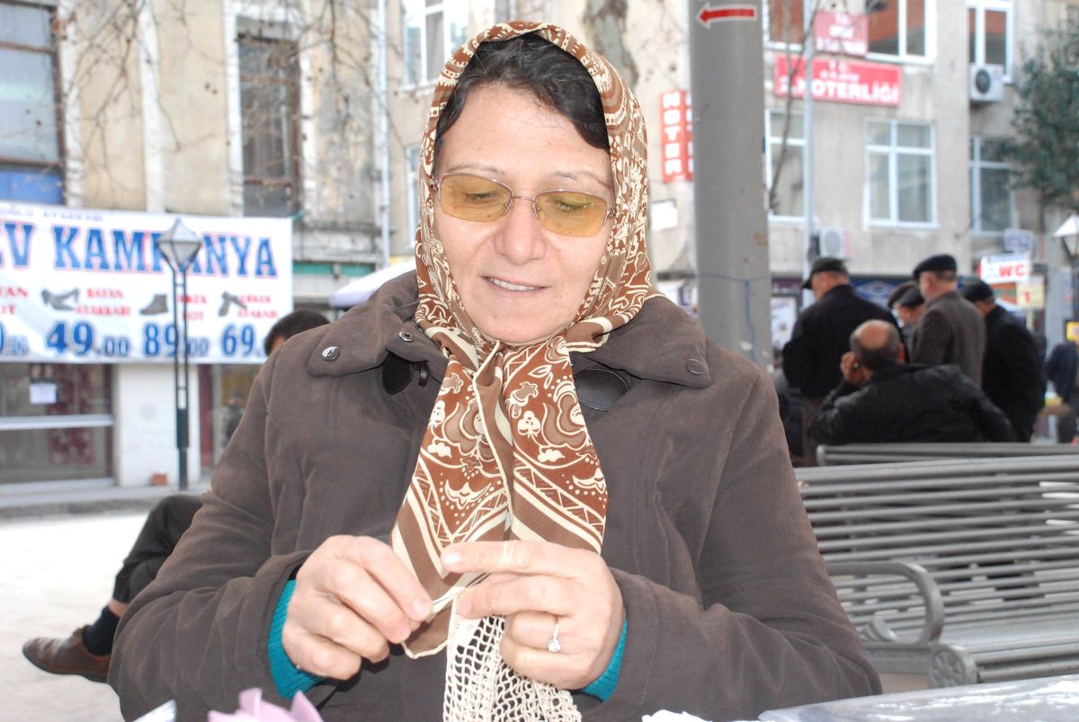 El İşiyle 20 Öğrenci Okuttu