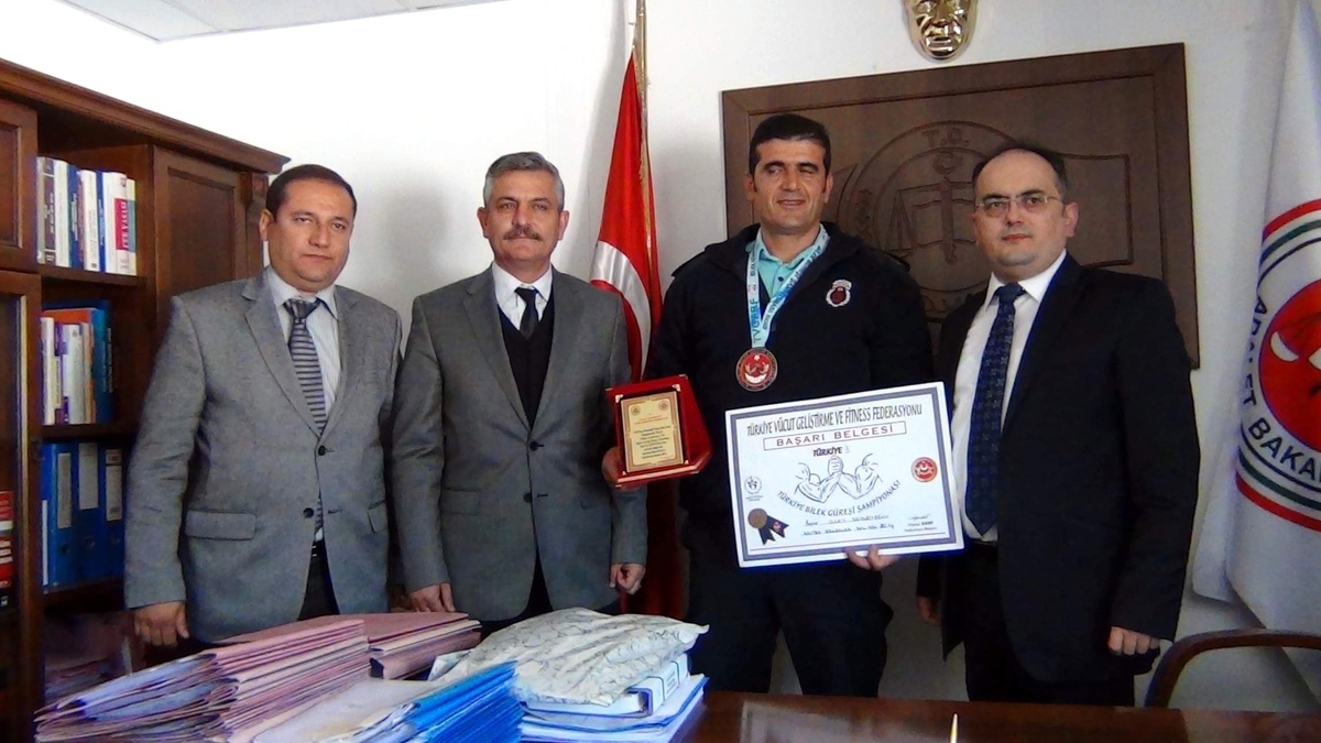 Erciş Cumhuriyet Başsavcısı\'ndan Şampiyon Sporcuya Ödül
