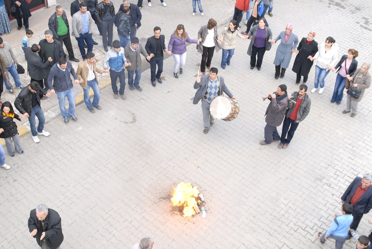 Ergani\'de Nevruz Ateşi Yakıldı