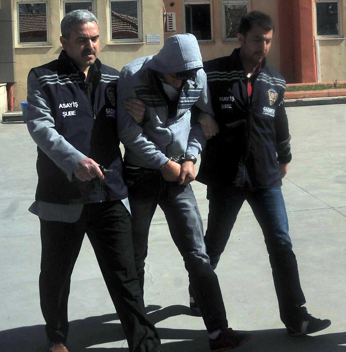 Etekli Hırsız Güvenlik Kamerasınca Kaydedildi