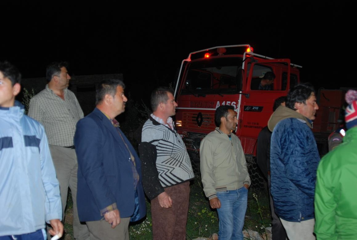 Fethiye\'de Şiddetli Fırtına Ormanı Yaktı