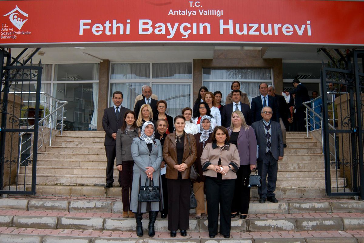 \'Gönül Elçileri\'nden Fethi Bayçın Huzurevi\'ne Ziyaret