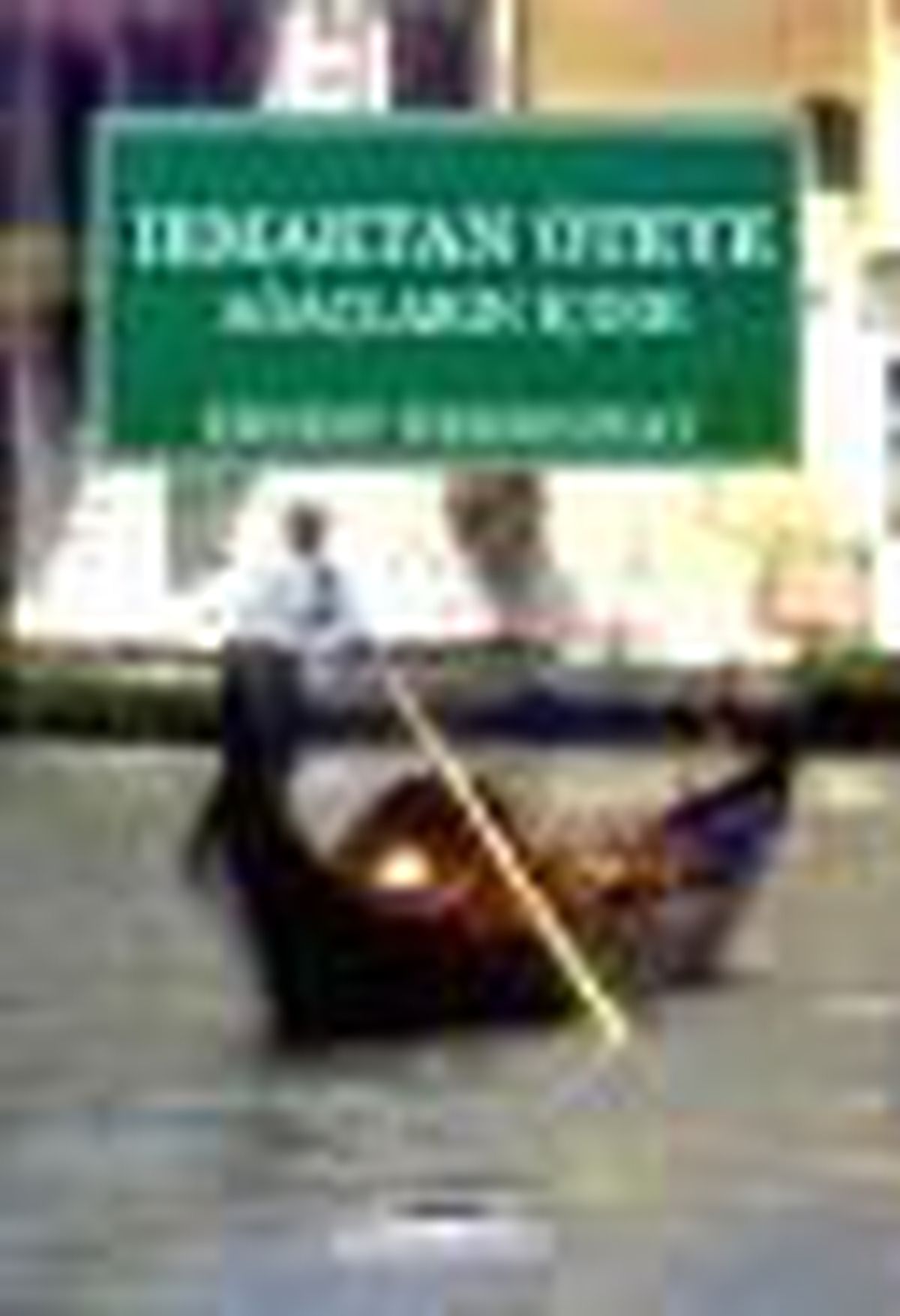 Irmaktan Öteye Ağaçların İçine Kitabı