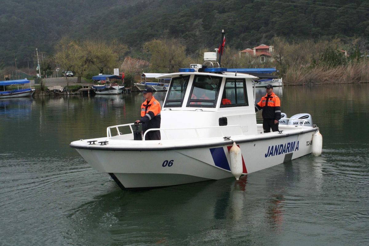 Jandarmanın Botlu Timi Kaçak Avcılara Göz Açtırmayacak