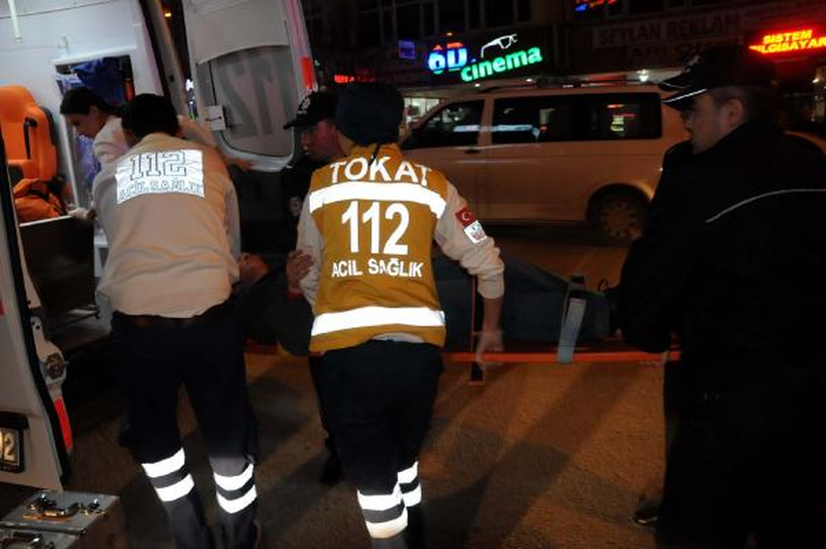 Kız Arkadaşını Sokak Ortasında Bıçakladı
