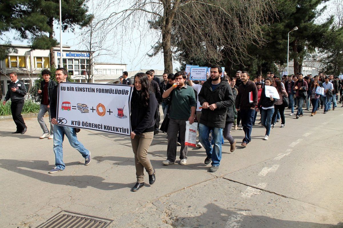 KTÜ\'de Öğrenciler Önce Yürüdü Sonra Horon Oynadı