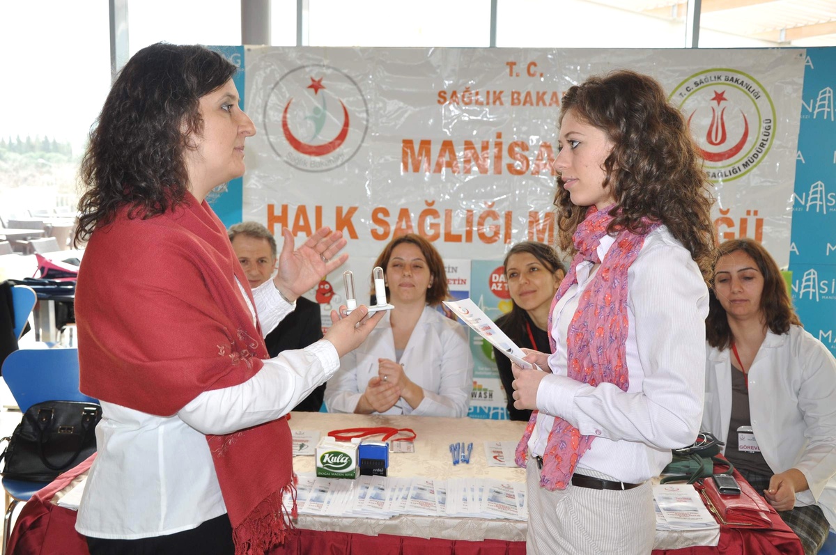 Manisa Halk Sağlığı\'ndan \'Tuza Dikkat\' Standı