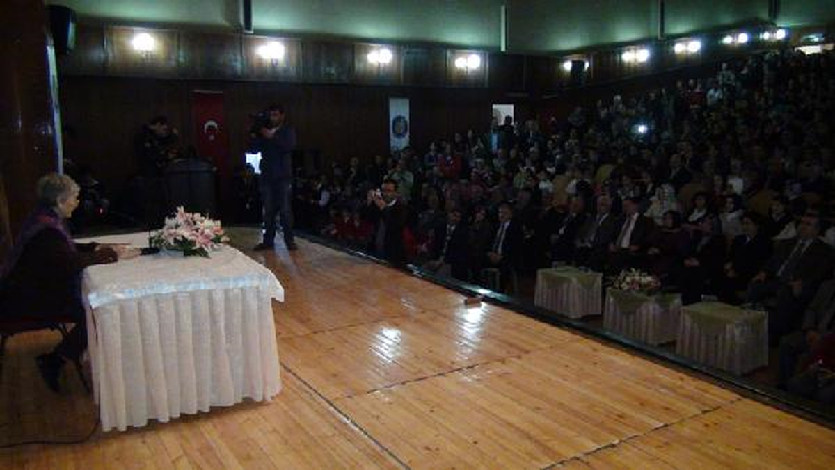 Mehmet Akif Ersoy\'u Torunundan Dinlediler