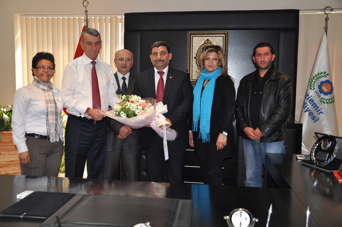 Menşure Gökçe İnsanlığa Hizmet Platformu\'ndan Gaziemir Belediyesine Destek