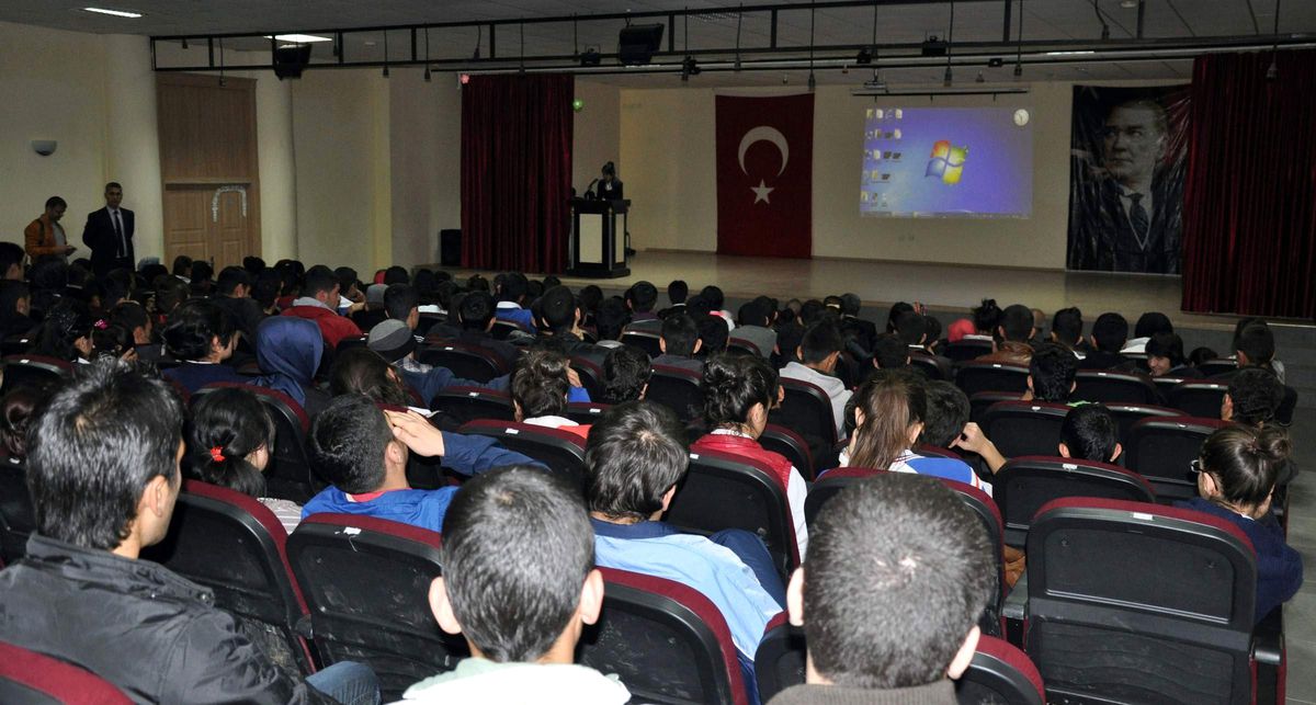 Midyat\'ta Hukuk ve Rol Model Semineri