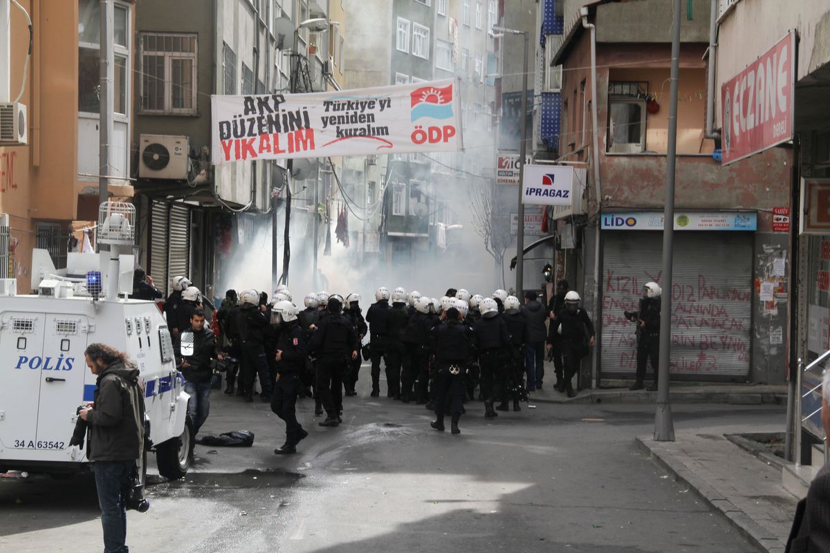 Müdahalenin Ortasında Kalan Çocuklara Polis Yardım Etti