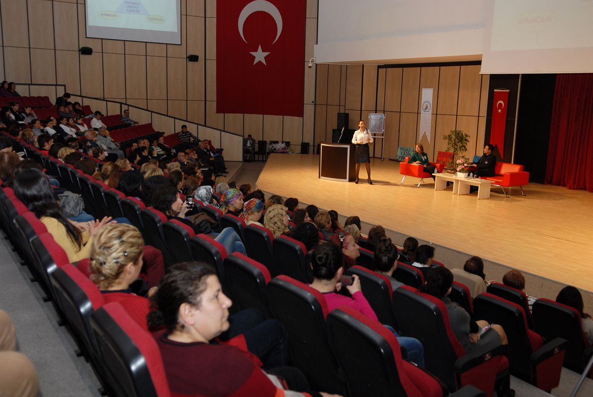 Muratpaşa\'da \'Kadına Yönelik Şiddet\' Paneli