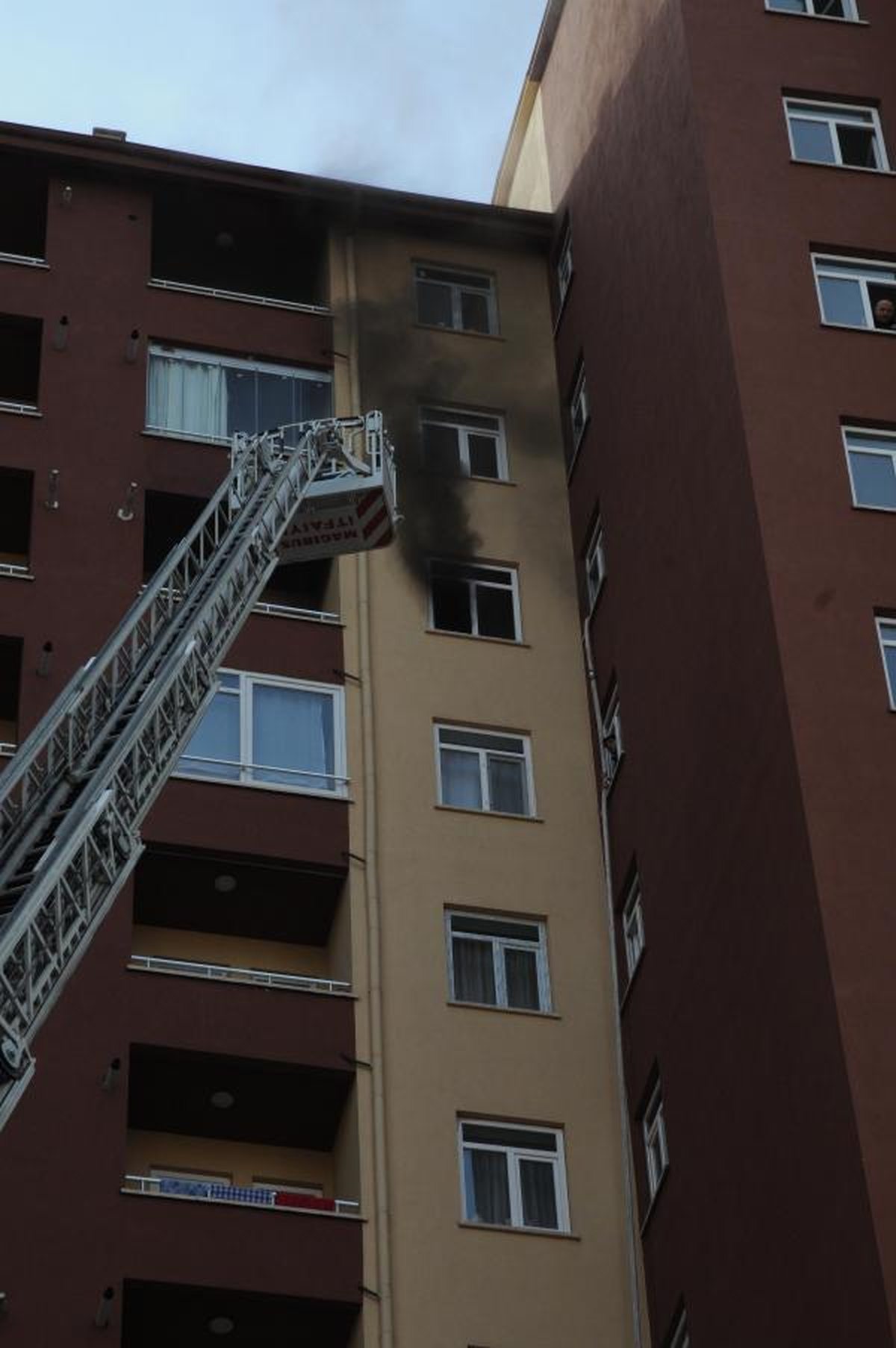 Mutfaktaki Buzdolabı Yangına Neden Oldu
