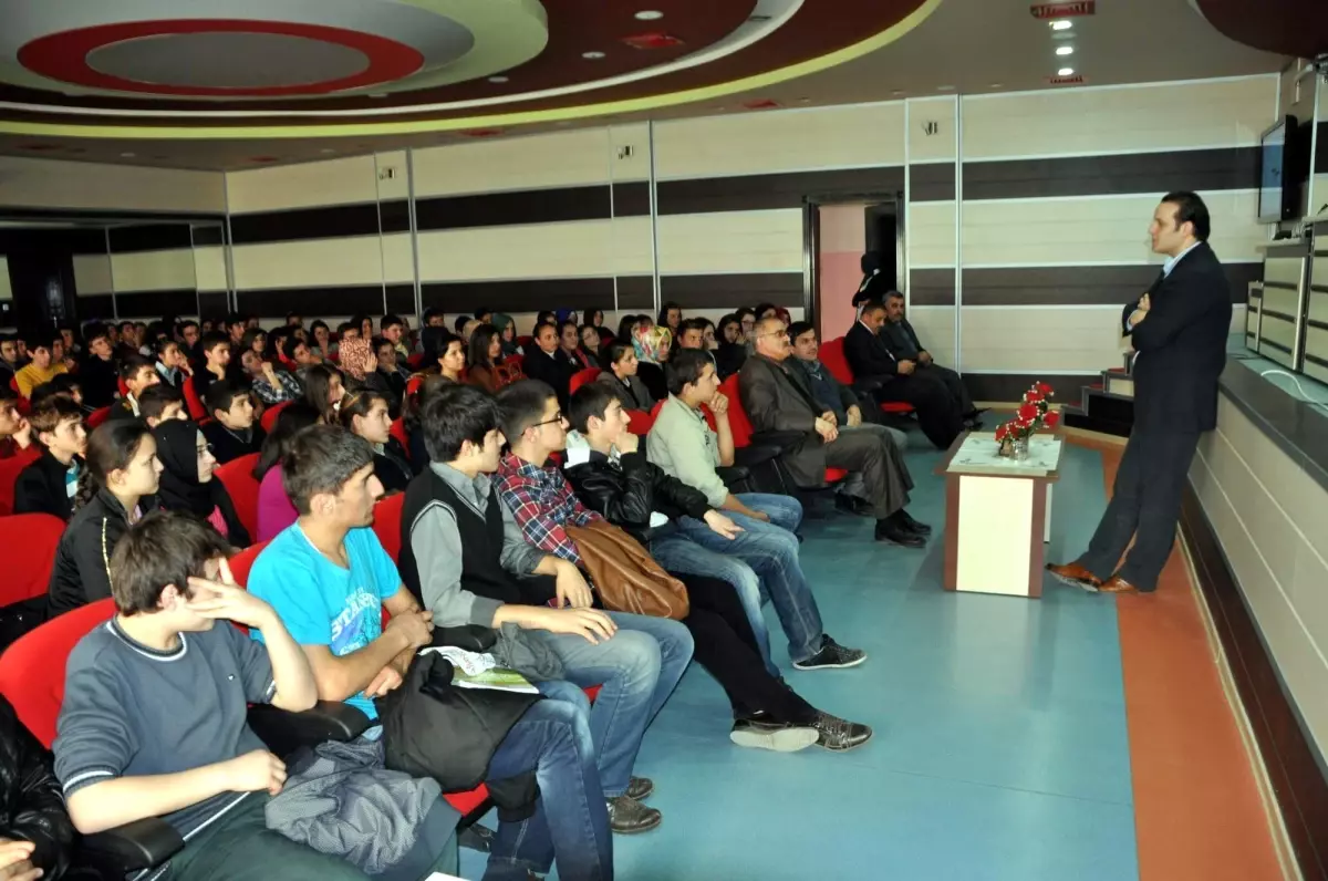 Öğrencilere Uyuşturucu Maddelerin Zararları Anlatıldı