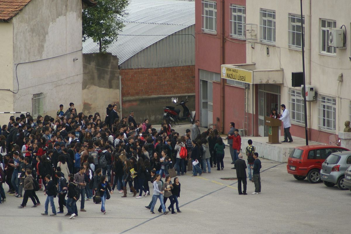 Öğretmen ve Öğrencilere Deprem Anlatıldı