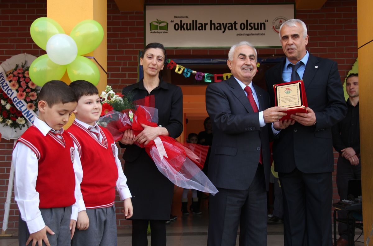Oğullarının Adına Kütüphane Yaptırdılar