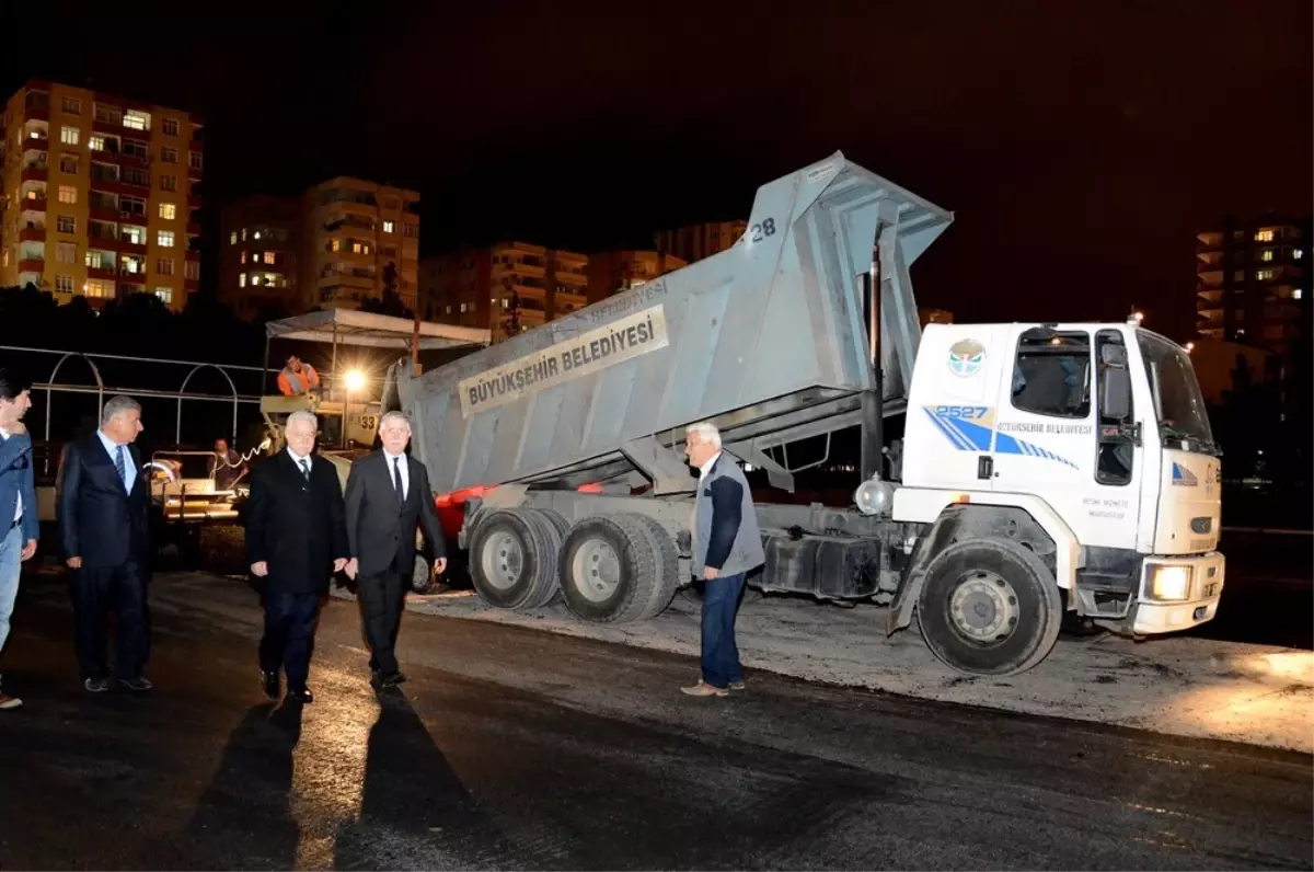 Okul Bahçeleri Gece Gündüz Asfaltlanıyor