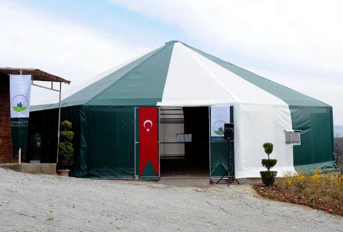 Otistik Öğrencilere Atlı Eğitim İçin Kapalı Manej